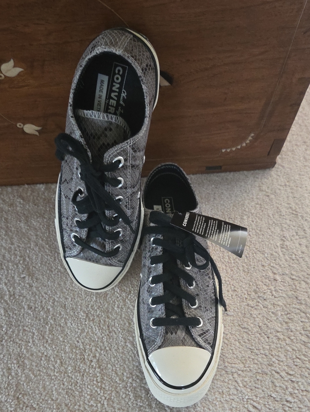 Converse Women's Black and Gray Snake-Print Low Top Sneakers Nwt